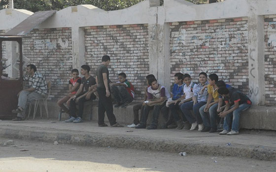 مصر اليوم - طلَّاب يتسلّلون لمدرستهم ليلًا ويمزِّقون أوراق إجاباتهم في سوهاج