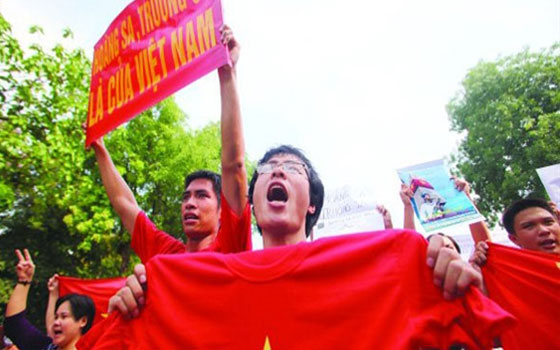   مصر اليوم - آلاف العمال الفيتناميين يحتجون على قرار بكين التنقيب عن النفط