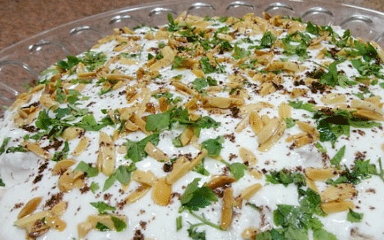   مصر اليوم - فتة الزبادي بالفراخ و الحمص