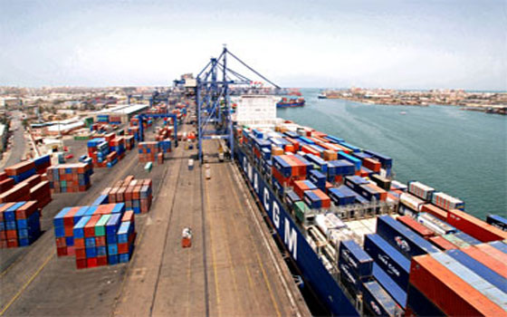   مصر اليوم - موانىء بورسعيد تستقبل 19 سفينة الثلاثا