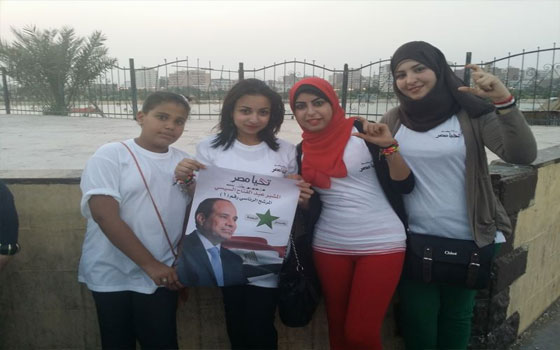 مصر اليوم - تمرُّد تختتم فعاليَّات دعم السِّيىسي في السّويس بوقفة بالبالونات