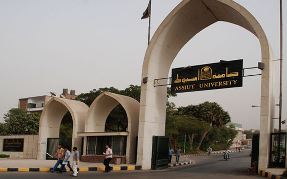   مصر اليوم - ضبط 11 حالة غش في كليات الحقوق والآداب والتجارة في أسيوط