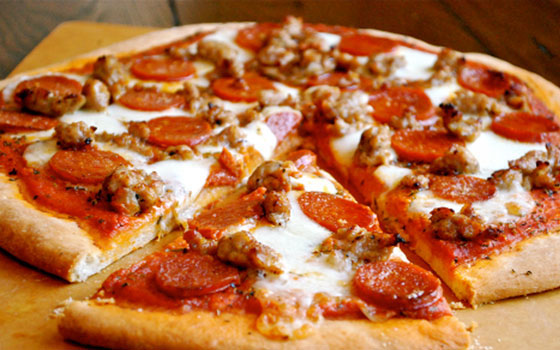   مصر اليوم - البيتزا بالطريقة الإيطالية