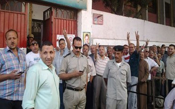   مصر اليوم - حملة دعم المشير ترصد تكدّس الناخبين وتوقف لجنة في القليوبيّة