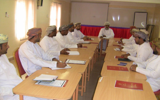 مصر اليوم - تعليمية الوسطى تحتفل بتكريم طلبة ومعلمي