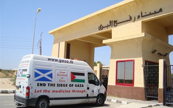   مصر اليوم - إدخال 92 شاحنة موادّ بناء إلى قطاع غزَّة