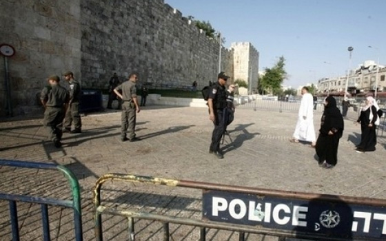   مصر اليوم - الإحتلال الإسرائيلي يغلق أبواب الأقصى ويفرض حصارًا محكمًا عليه