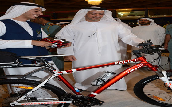   مصر اليوم - إماراتي يبتكر درّاجة هوائيّة تساعد الشُّرطة المجّتمعيّة في أداء مهامها