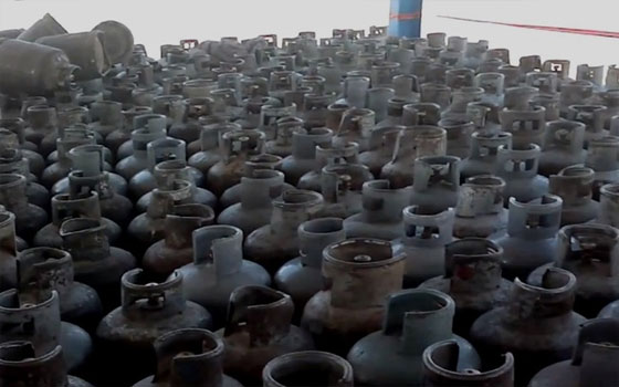   مصر اليوم - مباحث تموين سوهاج تقبض على صاحب مستودع بوتاغاز