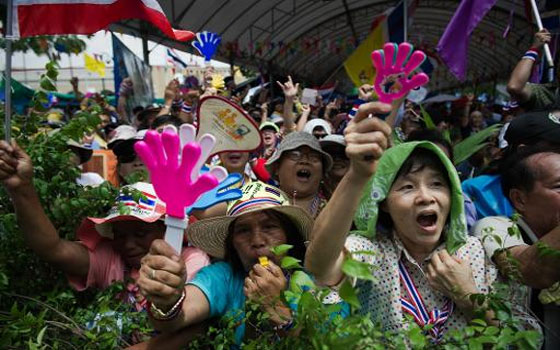   مصر اليوم - المتظاهرون يشنون المعركة النهائية ضد حكومة ضعيفة في تايلاند