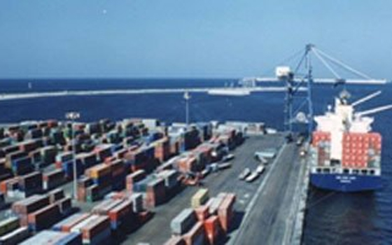   مصر اليوم - وصول عبارتين تحملان 566 سيارة إلى ميناء الإسكندرية