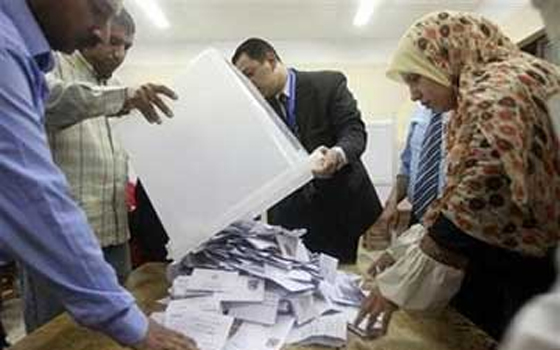   مصر اليوم - 428 صوتًا للسِّيسي مقابل 18 لحمدين في لجنة مدرسة دير شو في أبنوب