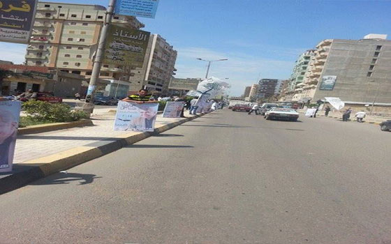 مصر اليوم - سلسلة بشرية لحملة مرشح الثورة لاستقبال صباحي في كفر الدوار