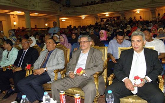   مصر اليوم - الاحتفال بتخريج الدُّفعة الثانية من برنامج الإعلام في جامعة بني سويف