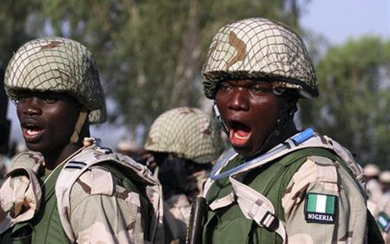   مصر اليوم - الجيش النيجيري يدمر 9 مصافي تستخدم في تكرير البترول المسروق