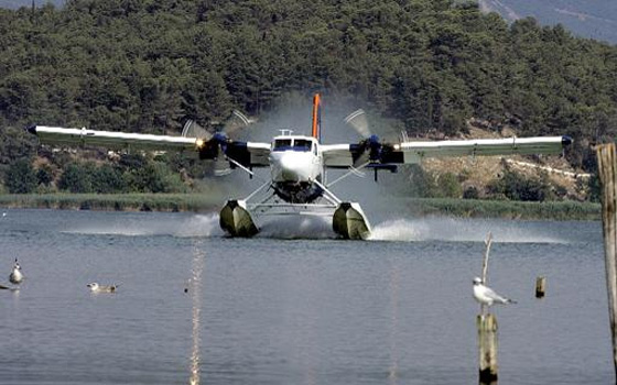   مصر اليوم - خدمة طائرات مائية للوصول إلى وسط مونتريال