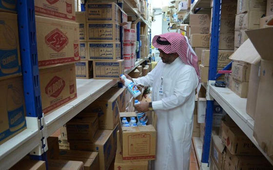   مصر اليوم - التجارة السعودية تصادر 40 ألف سلعة استهلاكية في القصيم