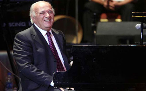   مصر اليوم - عمر خيّرت يروي حياته في  بوضوح قريبًا