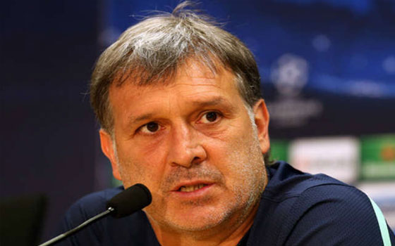 مصر اليوم - مارتينو يعترف بمسئوليته عن موسم برشلونة المخيب للآمال