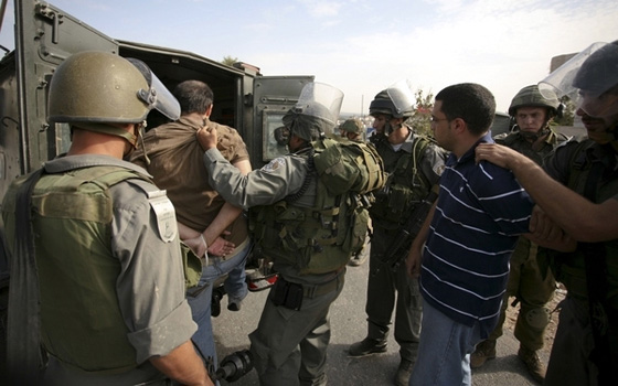   مصر اليوم - الجيش الإسرائيلي يعتقل 17 فلسطينياً في الضفة