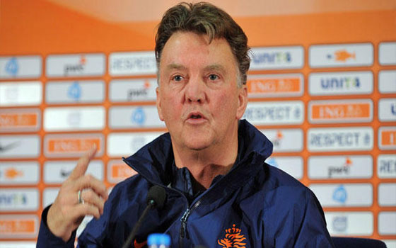   مصر اليوم - فان غال يعرض على روبين الانتقال إلى نادي مانشيستر يونايتد