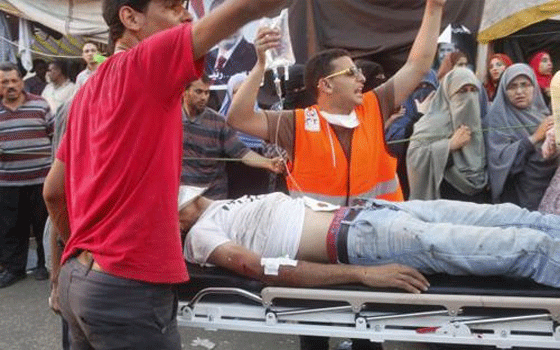   مصر اليوم - النيابة تستمع إلى أهالي المُتوفين والمصابين في رابعة العدويَّة