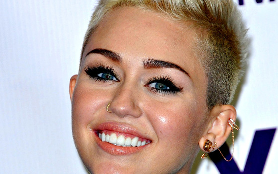   مصر اليوم - مايلي سايروس ترجئ مزيداً من الحفلات