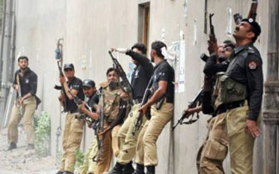 مصر اليوم - إعتقال 60 مشتبهاً به خلال عملية أمنية بلاهور الباكستانية