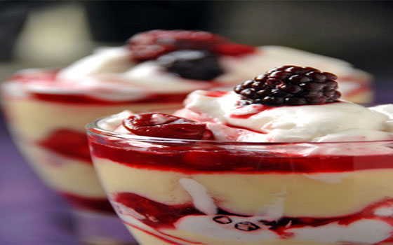   مصر اليوم - بارفيه الفاكهة بالكريمة والبسكويت