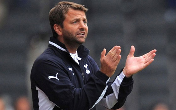   مصر اليوم - شيروود مدرب توتنهام : لم أُعامل باحترام من جانب النادي