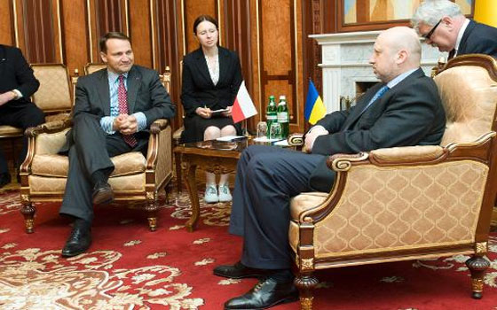   مصر اليوم - الأوروبيون في كييف لدعم الحكومة قبل الانتخابات في أوكرانيا