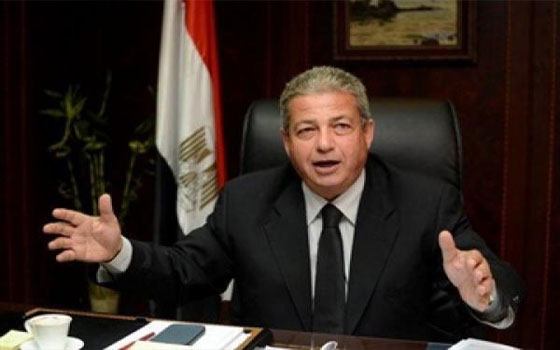   مصر اليوم - خالد عبد العزيز  يلتقي بالعاملين بوزارة الشباب والرياضة