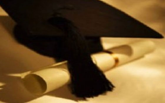   مصر اليوم - إشادة بمناقشة أول رسالة دكتوراة في القانون الخاص بأكاديمة دبي