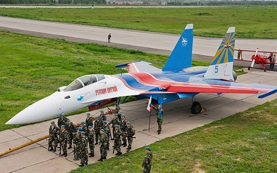   مصر اليوم - مناورات جوية روسية على الحدود الأوكرانية يوم الإنتخابات في أوكرانيا