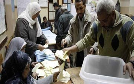   مصر اليوم - السِّيسي يحصد 4079 صوتًا مقابل 109 لصباحي في 4 لجان سيدات