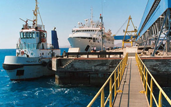   مصر اليوم - إحباط تهريب سترات للجيش في ميناء سفاجا البحري