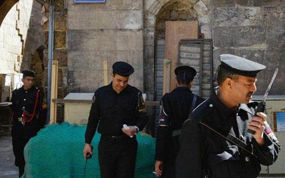   مصر اليوم - أوقاف السويّس تُديّن انفجاري سيّناء ومصر الجديّدة