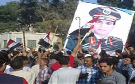   مصر اليوم - تمزيّق لافتات دعائيَّة لصباحي في دمياط ومسيرة لتأييّد السيّسي الجمعة