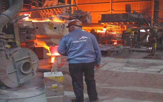   مصر اليوم - الشرطة الجزائريّة تحقّق مع 16 موظفًا من مجمّع الحجار للحديد والصلب