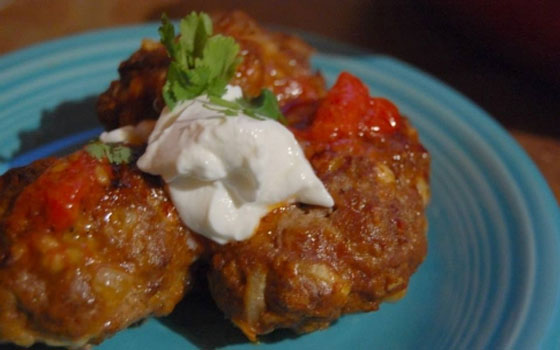   مصر اليوم - كفتة اللحم مع الصلصة الحارة