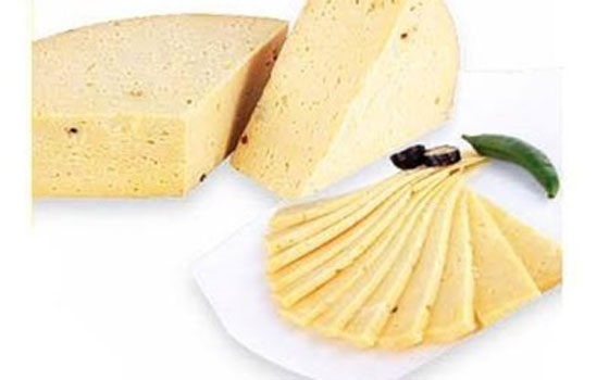   مصر اليوم - صنع الجبن الرومى