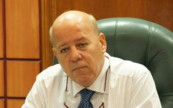   مصر اليوم - قنديل يُؤازر لاعبي المصري في مباراة القناة للابتعاد عن شبح الهبوط