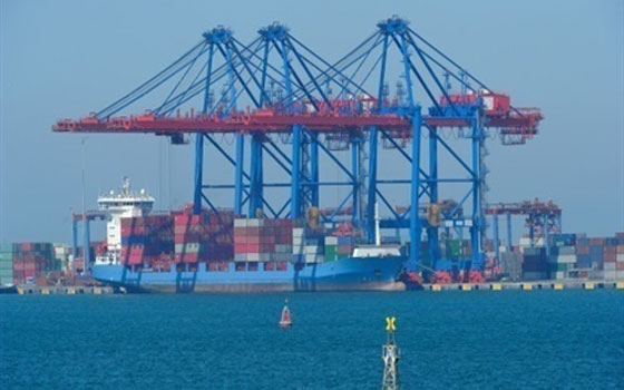   مصر اليوم - وصول 6 ألاف و500 طن بوتجاز إلى ميناء الزيتيات