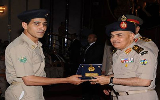   مصر اليوم - صبحي يتفقد أحدث منظومات التأمين الفني والإصلاح لإحدى الورش الرئيسيَّة في الجيش