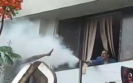   مصر اليوم - طلاب جامعة عين شمس يشعلون النيران في مكتب عميد حاسبات ومعلومات