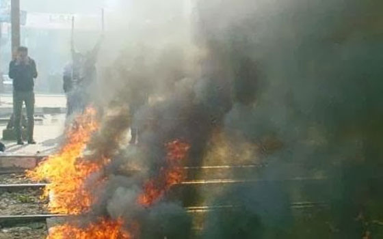   مصر اليوم - إشعال النيران في شريط السكة الحديد في سوهاج ولا إصابات