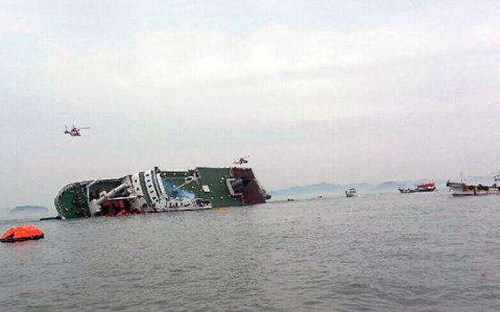   مصر اليوم - البحث عن المفقودين في غرق السفينة الكورية يحصد أول ضحاياه