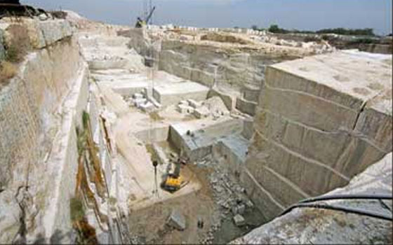   مصر اليوم - ورشة توصي بإنشاء مناطق صناعية في المحاجر لحماية البيئة