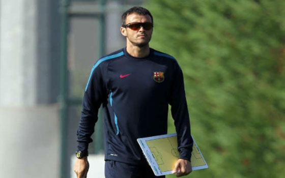 مصر اليوم - إنريكي يؤجل الحديث عن رحيل فابريغاس وتشافي