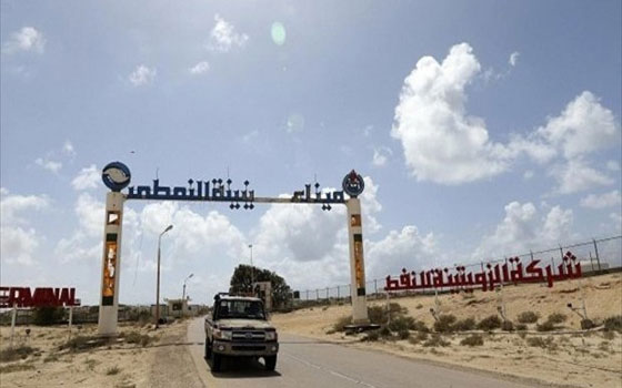   مصر اليوم - تصدير أول شحنة نفط من ميناء الزويتينة الليبي منذ 9 شهور